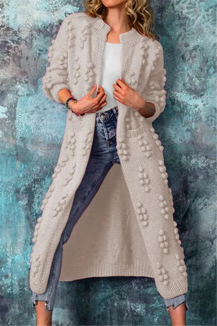 Charlotte | Lang Cardigan Dame Strik med Pom Pom Detaljer