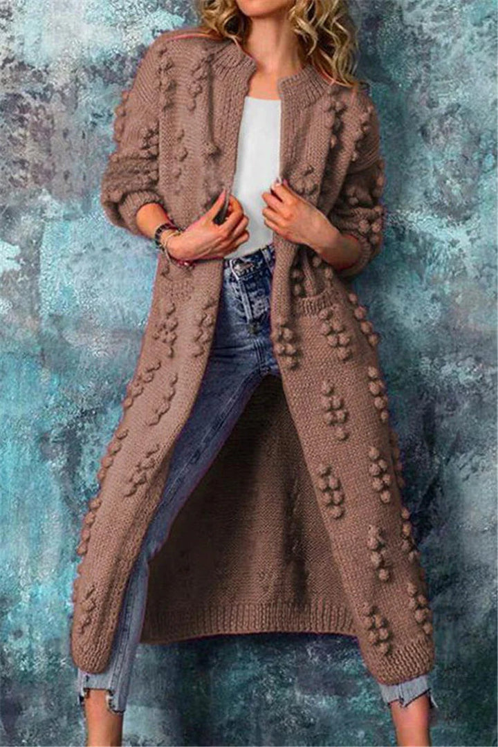 Charlotte | Lang Cardigan Dame Strik med Pom Pom Detaljer