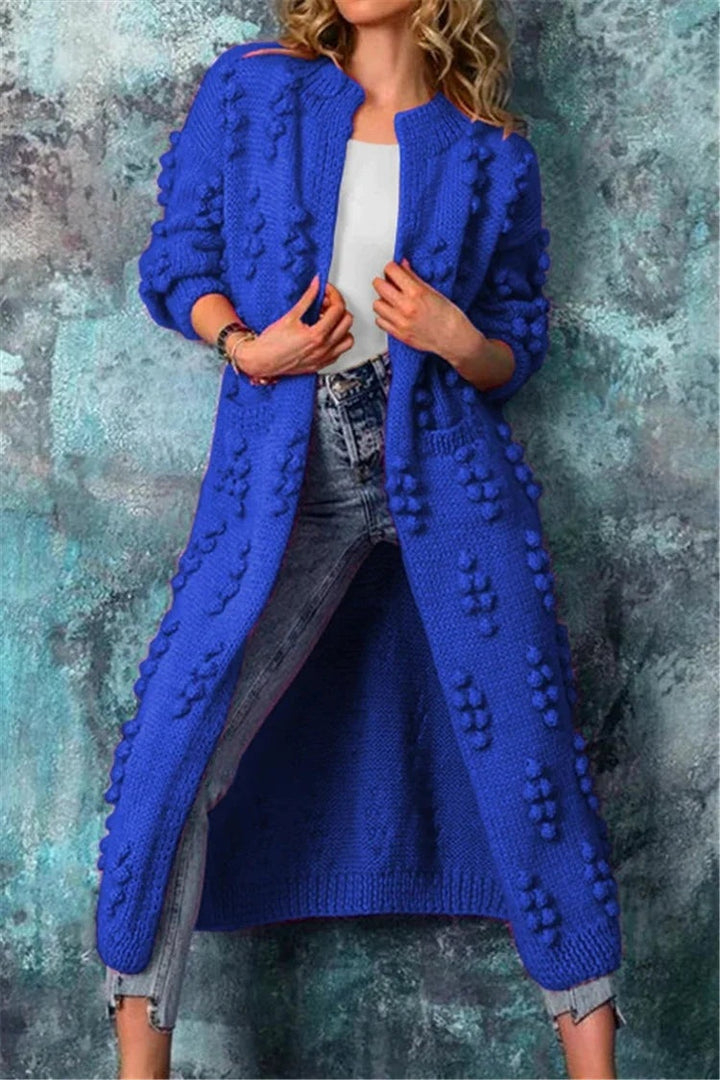 Charlotte | Lang Cardigan Dame Strik med Pom Pom Detaljer