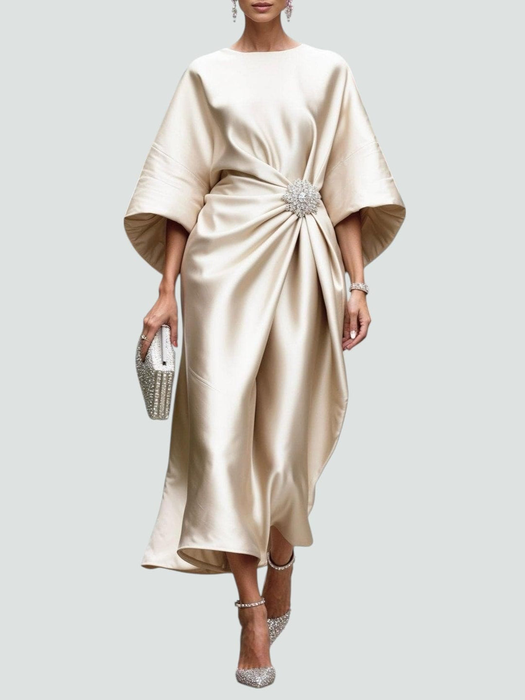 Mathilde | Festkjoler til Damer Satin Midi Dame Broche Detalje